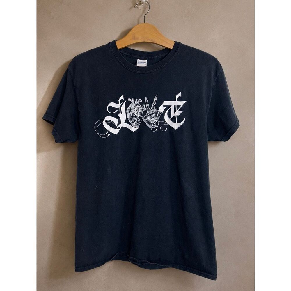 LOVE Unisex T-Shirt | gothic skeleton and heart | medium | black